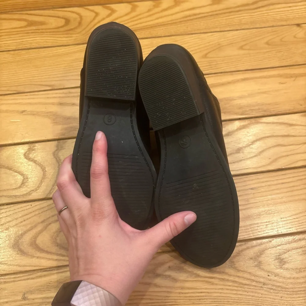 Universal Thread Size 8 Faux Leather Nora V-Cut Black Ankle Booties - Picture 7 of 8